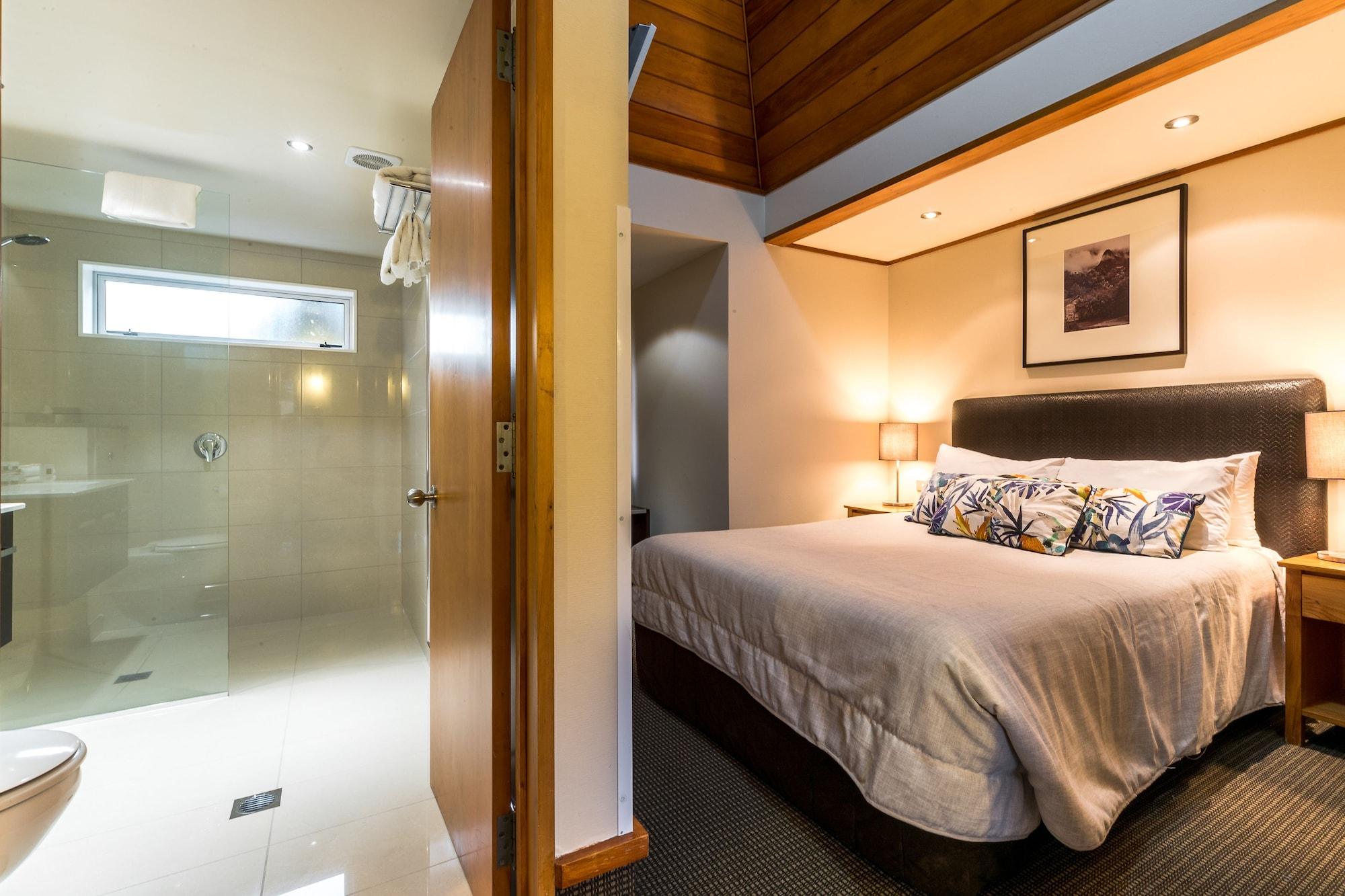 Distinction Te Anau Hotel & Villas Exterior photo