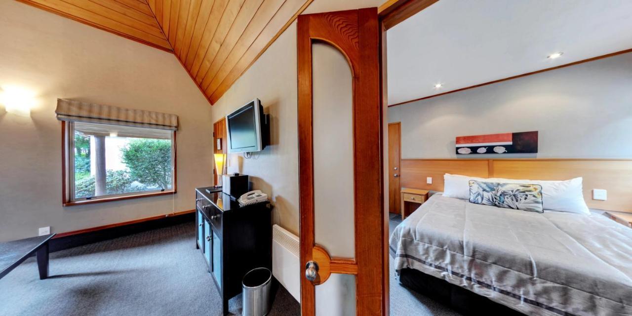 Distinction Te Anau Hotel & Villas Exterior photo