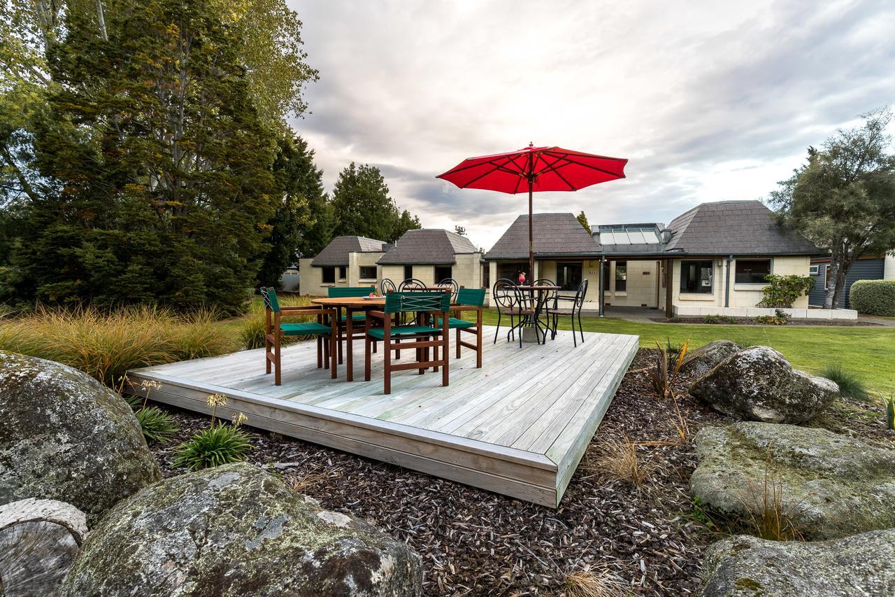 Distinction Te Anau Hotel & Villas Exterior photo