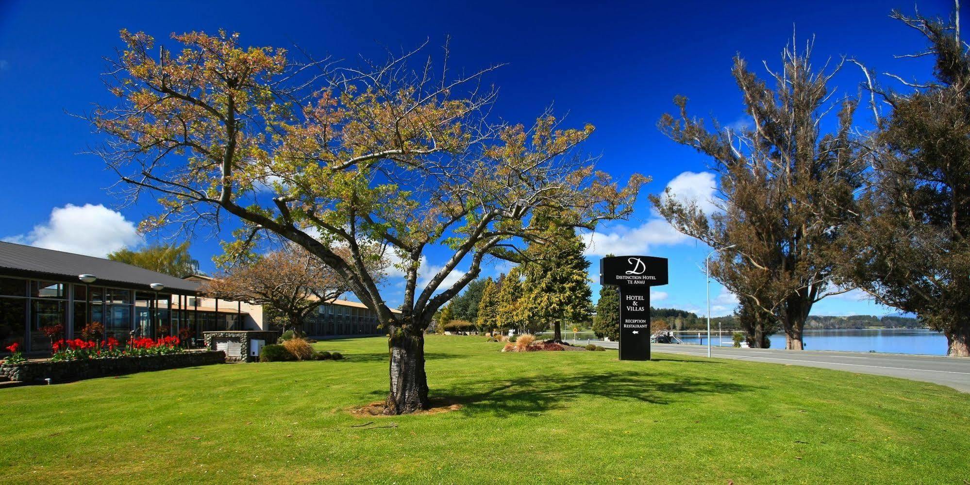 Distinction Te Anau Hotel & Villas Exterior photo